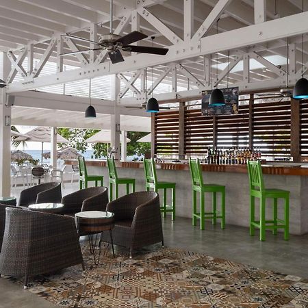 Grand Decameron Cornwall Beach, A Trademark All-Inclusive Resort Монтего-Бей Екстер'єр фото