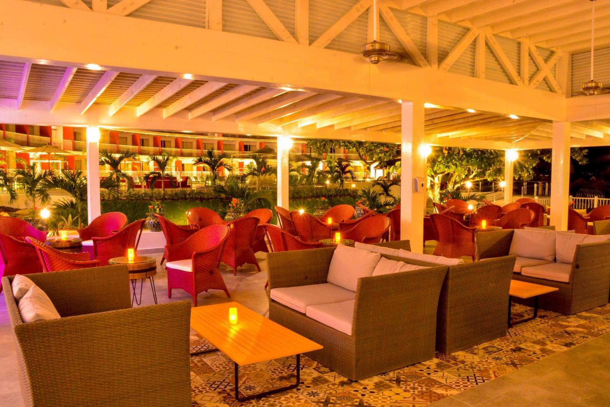 Grand Decameron Cornwall Beach, A Trademark All-Inclusive Resort Монтего-Бей Екстер'єр фото