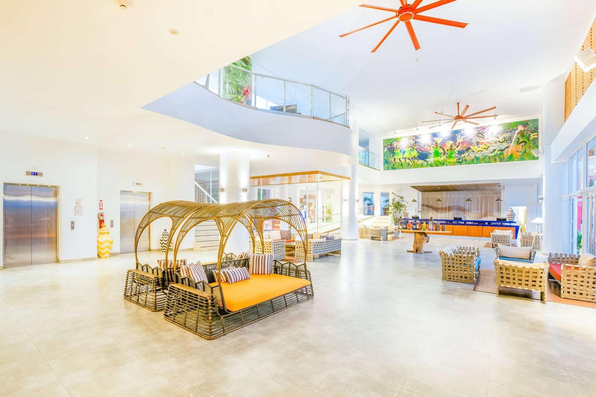 Grand Decameron Cornwall Beach, A Trademark All-Inclusive Resort Монтего-Бей Екстер'єр фото