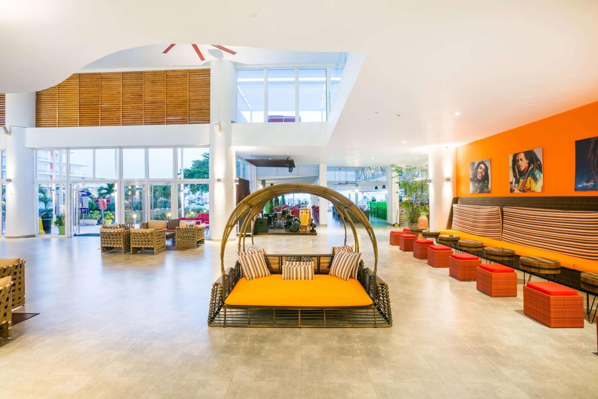 Grand Decameron Cornwall Beach, A Trademark All-Inclusive Resort Монтего-Бей Екстер'єр фото