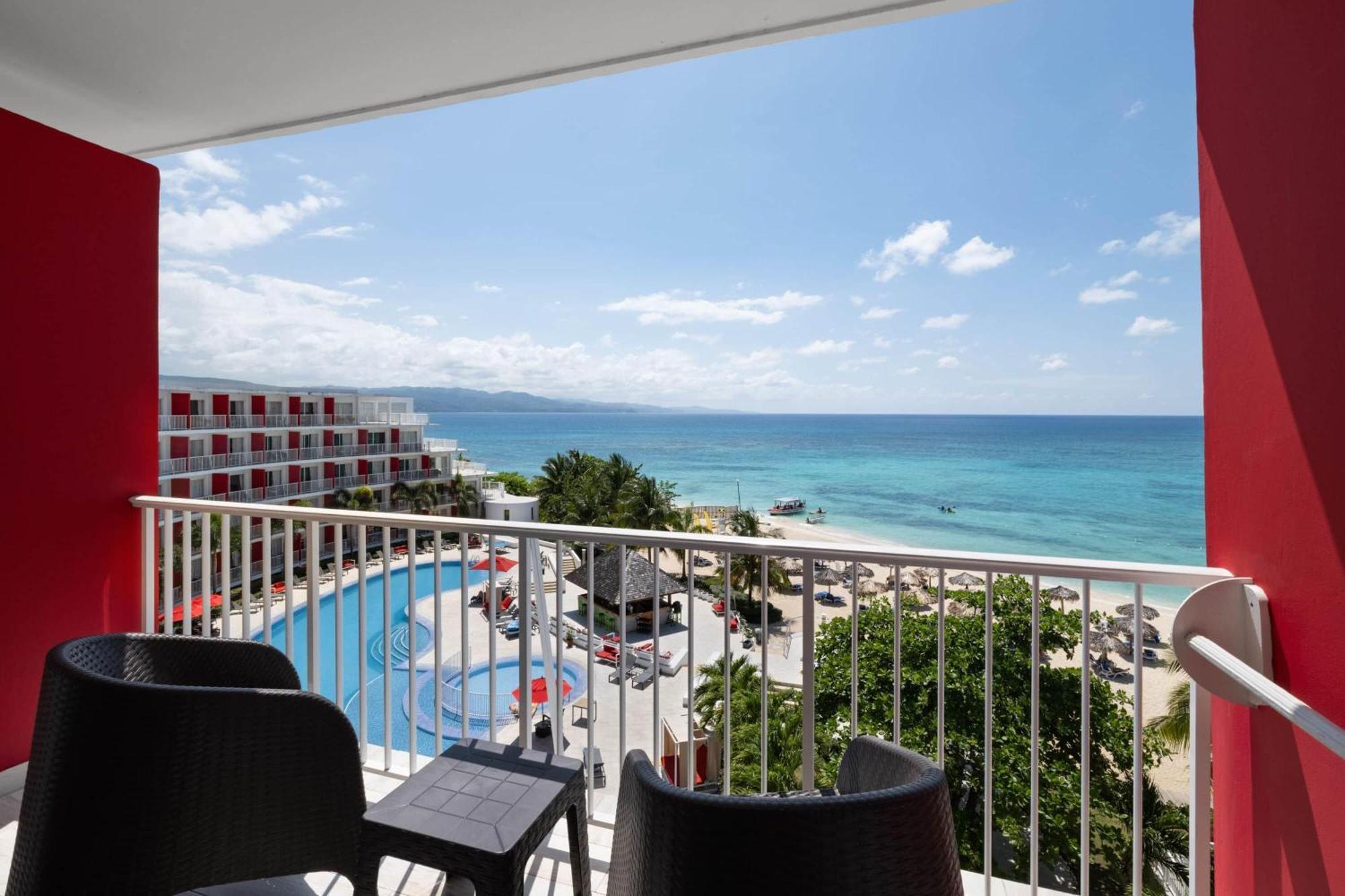 Grand Decameron Cornwall Beach, A Trademark All-Inclusive Resort Монтего-Бей Екстер'єр фото