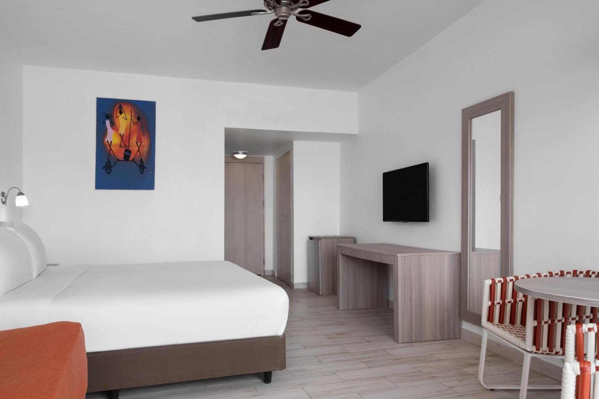 Grand Decameron Cornwall Beach, A Trademark All-Inclusive Resort Монтего-Бей Екстер'єр фото