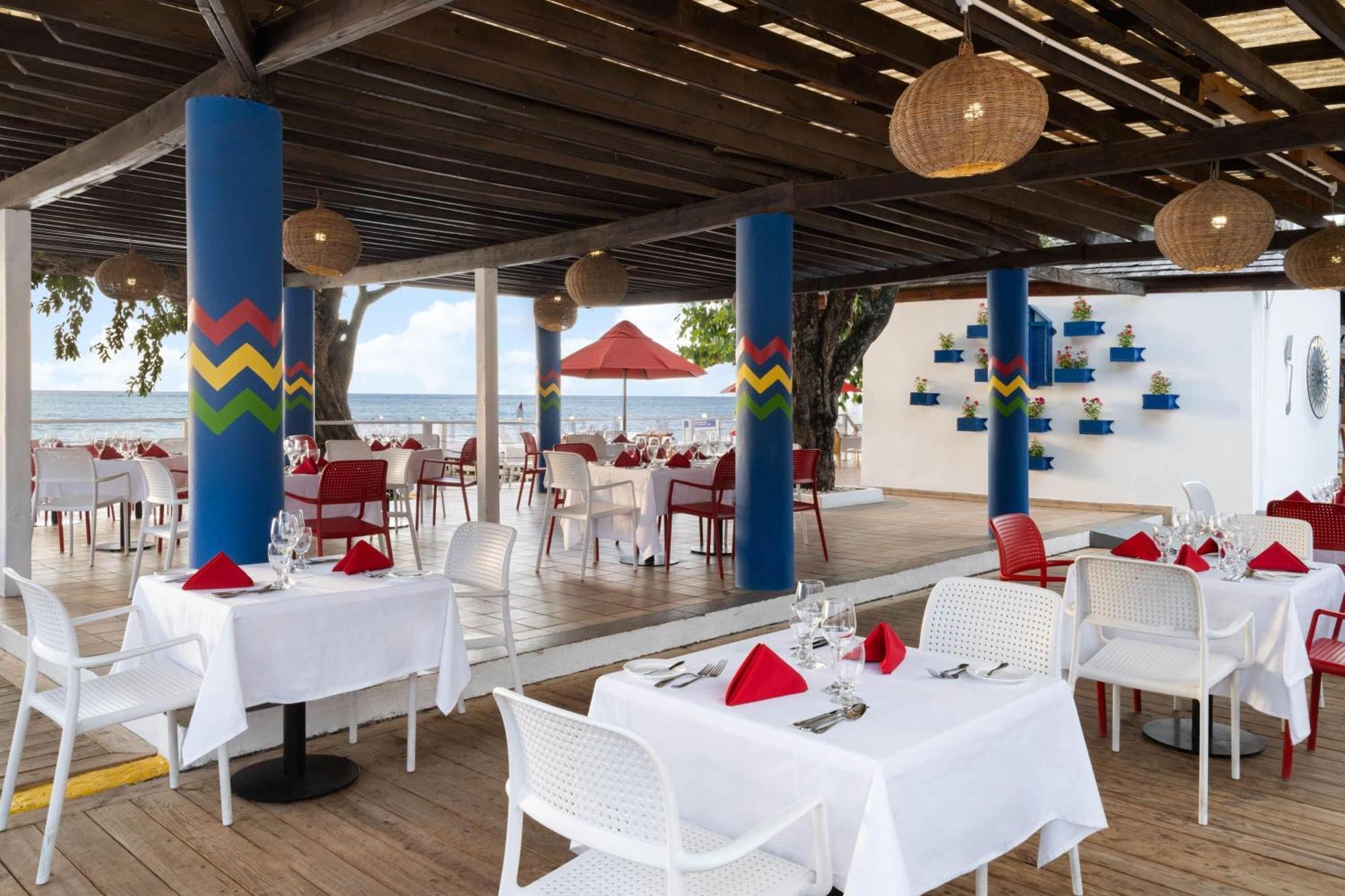 Grand Decameron Cornwall Beach, A Trademark All-Inclusive Resort Монтего-Бей Екстер'єр фото