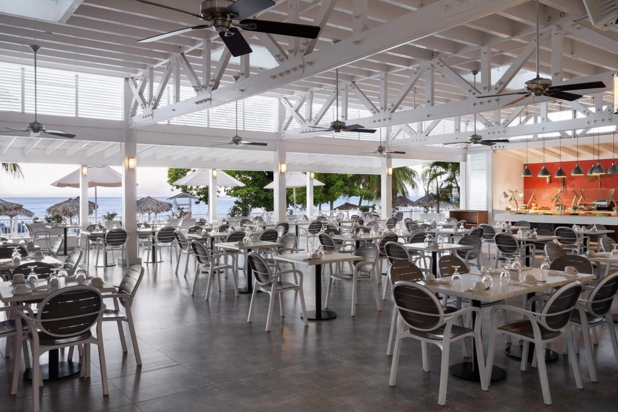 Grand Decameron Cornwall Beach, A Trademark All-Inclusive Resort Монтего-Бей Екстер'єр фото