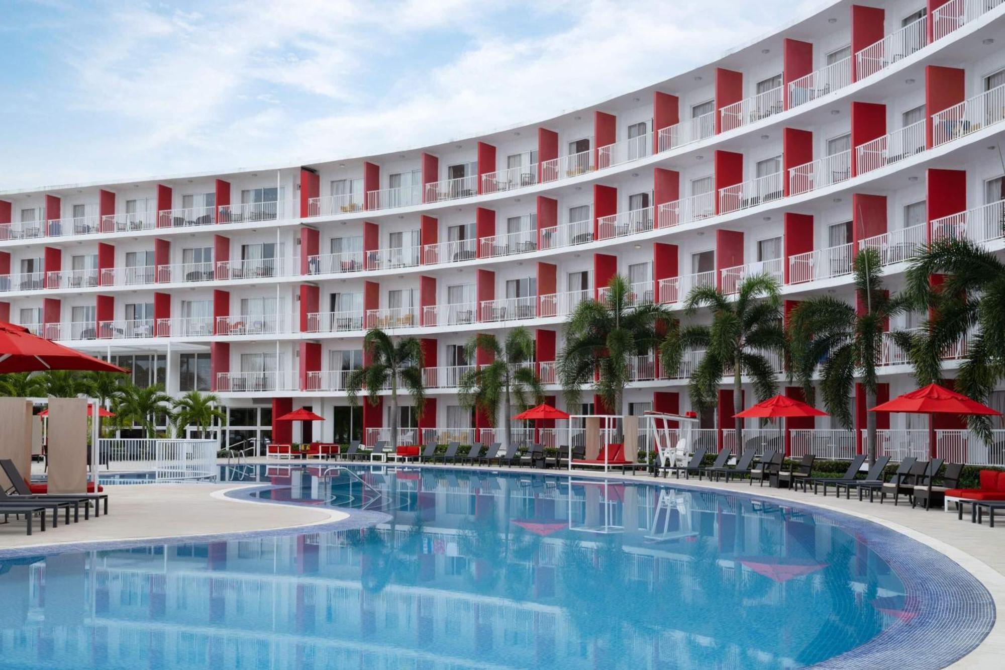 Grand Decameron Cornwall Beach, A Trademark All-Inclusive Resort Монтего-Бей Екстер'єр фото