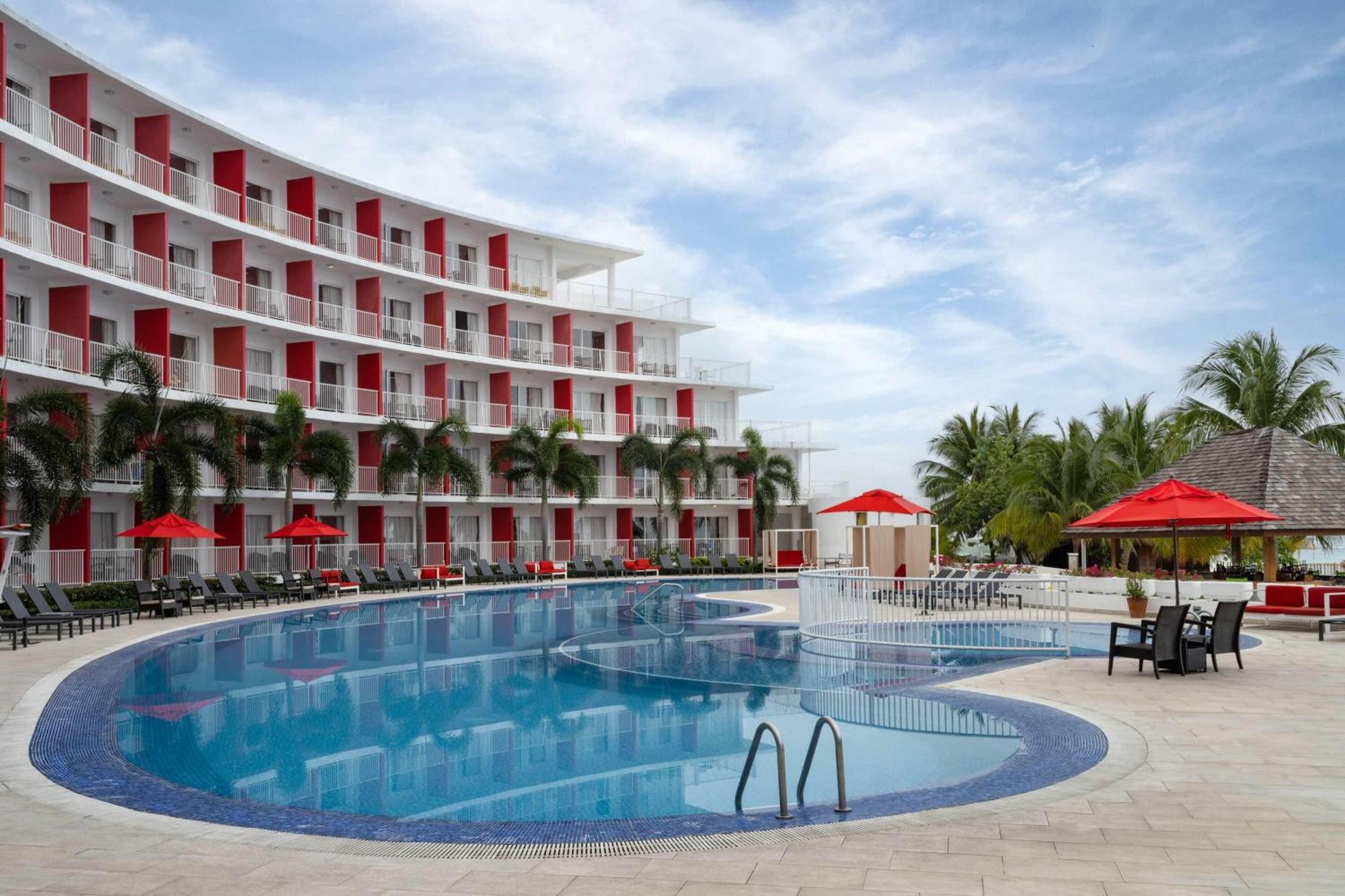Grand Decameron Cornwall Beach, A Trademark All-Inclusive Resort Монтего-Бей Екстер'єр фото