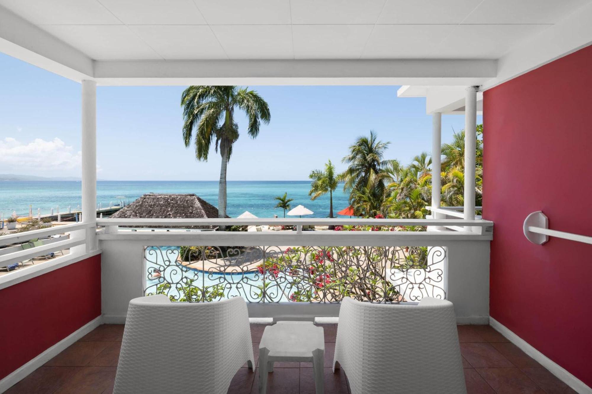 Grand Decameron Cornwall Beach, A Trademark All-Inclusive Resort Монтего-Бей Екстер'єр фото
