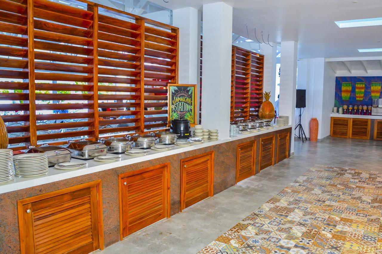 Grand Decameron Cornwall Beach, A Trademark All-Inclusive Resort Монтего-Бей Екстер'єр фото